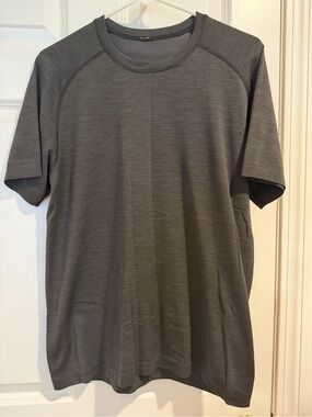 lululemon athletica Gray Short Sleeve Athletic Tee
